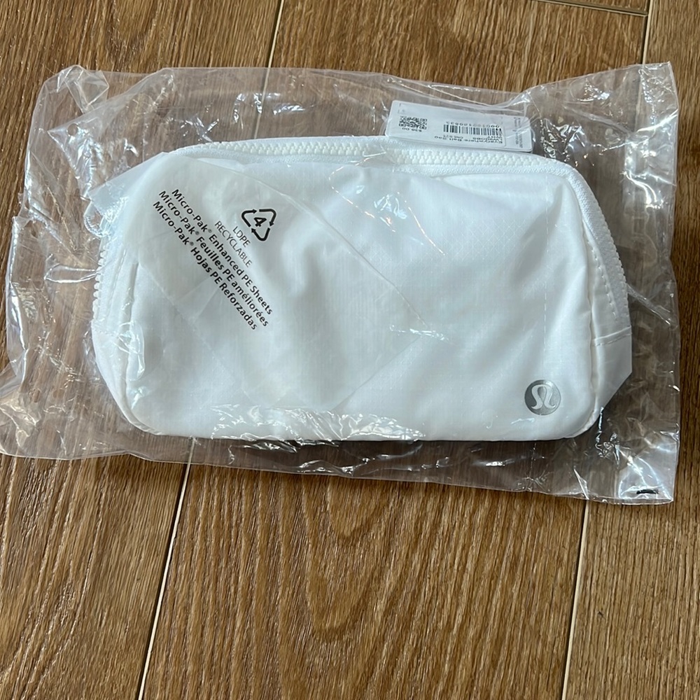 Lululemon Everywhere Belt Bag